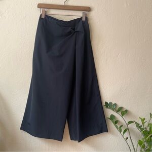 COS Twist Front High Waist Cropped Pant. Size 6.